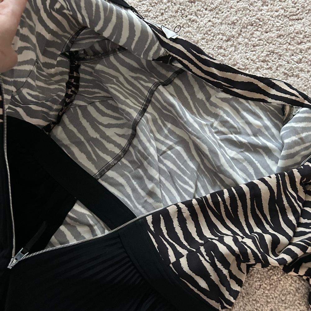 A.L.C. Zebra Print pleated Dress. S - Picture 16 of 16